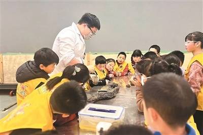 走进沉船修复室，宁波青少年感受水下考古魅力，“水下考古在中国”开放日，宁波青少年领略历史科技之美