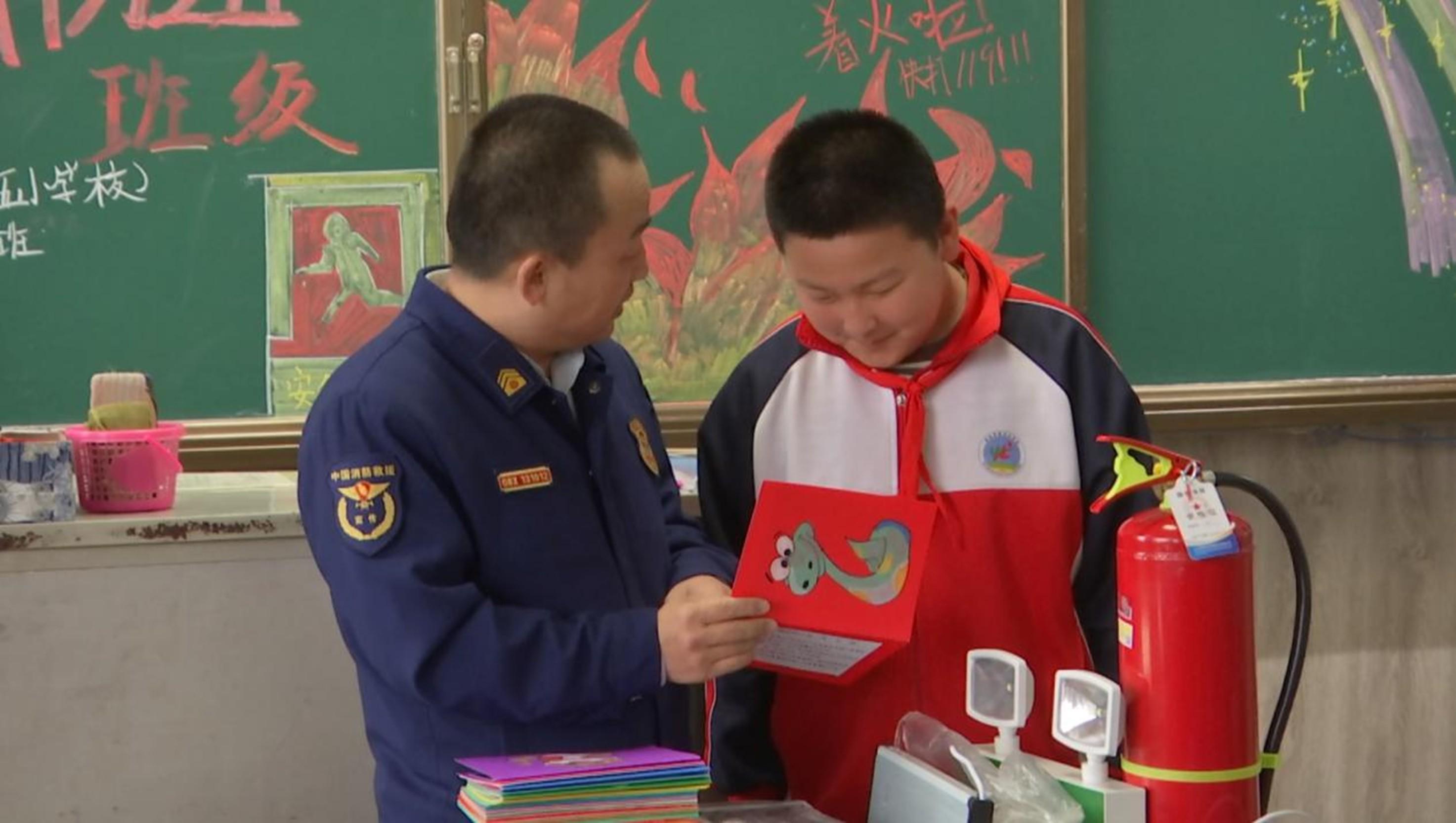 “识假辨真”：虎林消防知识进校园守护师生安全 消防知识走进虎林校园，为学生安全添保障