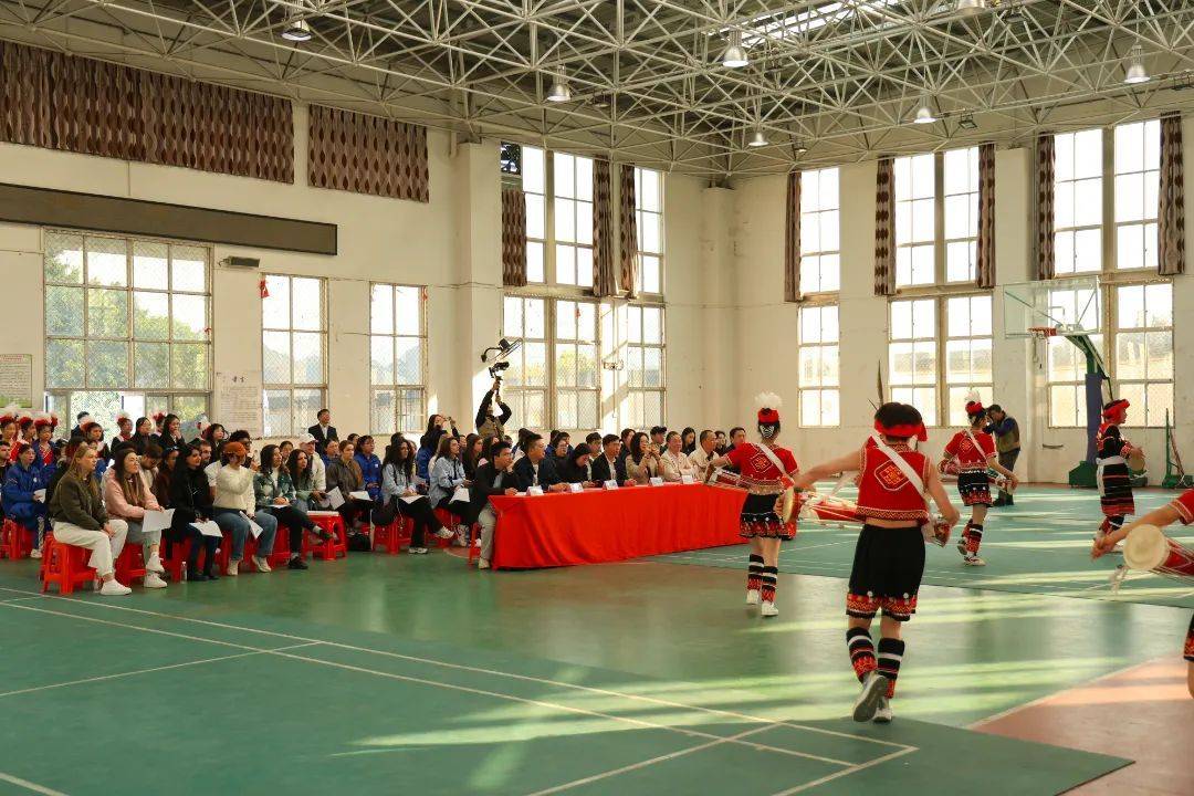 国际青年邂逅连南，为民族地区发展添活力，连南“百千万人才”活动：搭建国际交流桥梁促发展