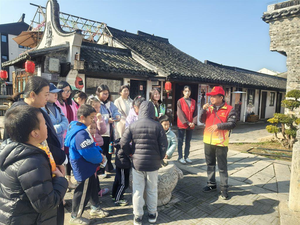 “龙抬头·书法韵”：上海奉贤亲子活动的文化交融，上海奉贤：“龙抬头·书法韵”亲子活动开启文化之旅