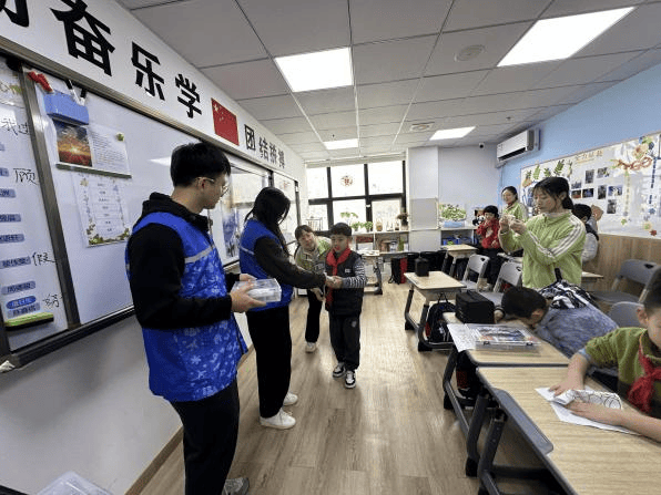 太平洋健康险：在学雷锋日奏响公益最强音