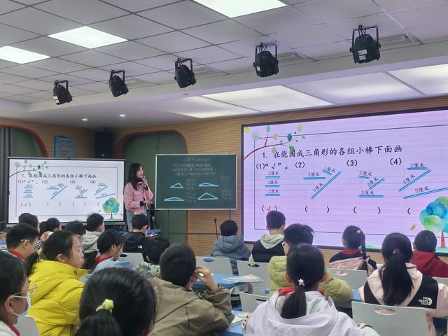 AI时代教育新探索：左璜教授助力中原区外国语小学教学革新，中原区外国语小学调研活动：以AI之翼，助学生个性化成长