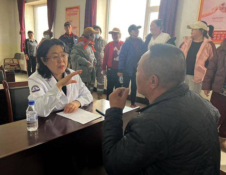聚焦睡眠健康：英俊镇与吉大医院在苇子村的暖心义诊