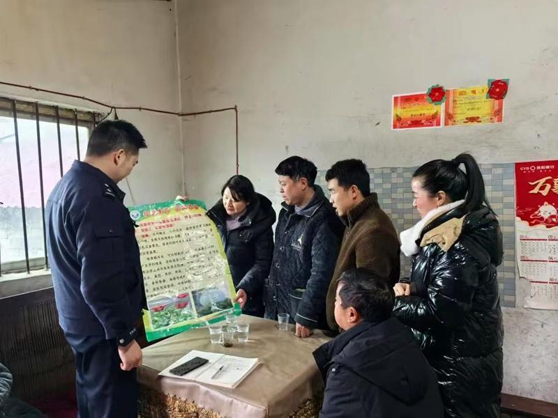 沿河开展禁种铲毒行动：全方位踏查与宣传，禁毒不停歇，沿河自治县：禁种铲毒进行时，全民禁毒氛围渐浓