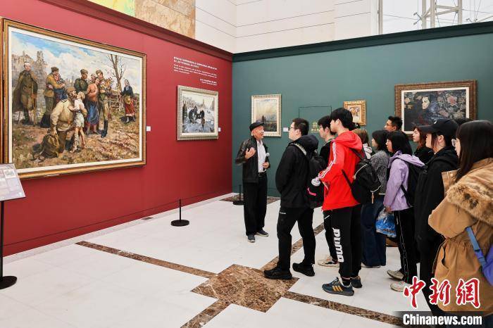 “岁月长歌”特展揭幕，引领青年学子感受多元文化