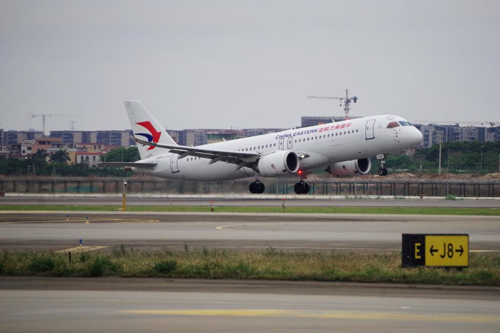 东航C919添新翼，西安到广州直达往返上线，C919商业版图再扩大，西安广州航线首航成功