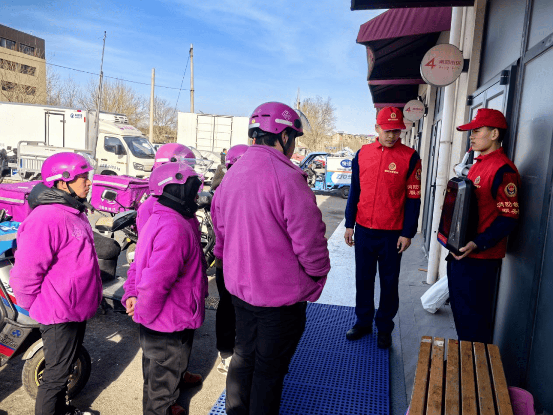 小小背包，为朝阳区消防安全宣传添动力，消防宣传新宠：便携式影音背包走街串巷