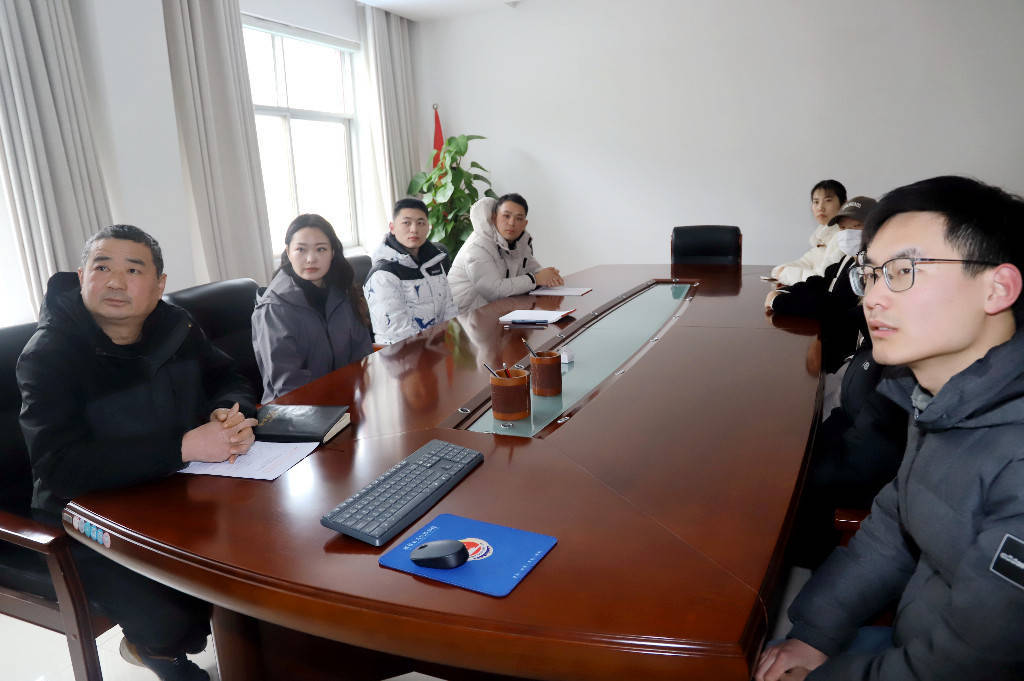 新蔡检察干警践行雷锋精神，守护城市交通文明 新蔡检察院“学雷锋”行动，为城市文明添彩！
