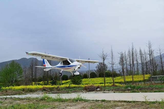 彭州低空试飞告捷，文旅产业注入新活力，彭州低空载客航线试飞成功，开启低空旅游新时代