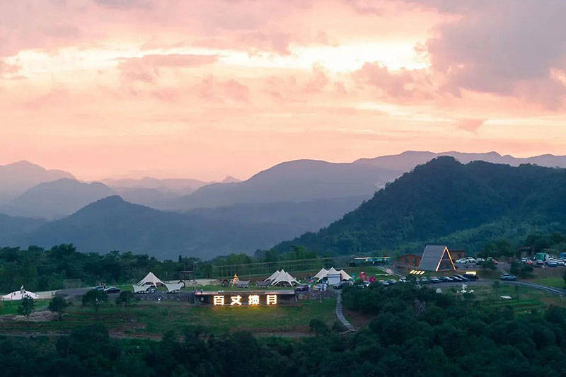 探秘“百丈揽月”营地：山野间的梦幻之境，“百丈揽月”营地：邂逅自然与宁静的乌托邦