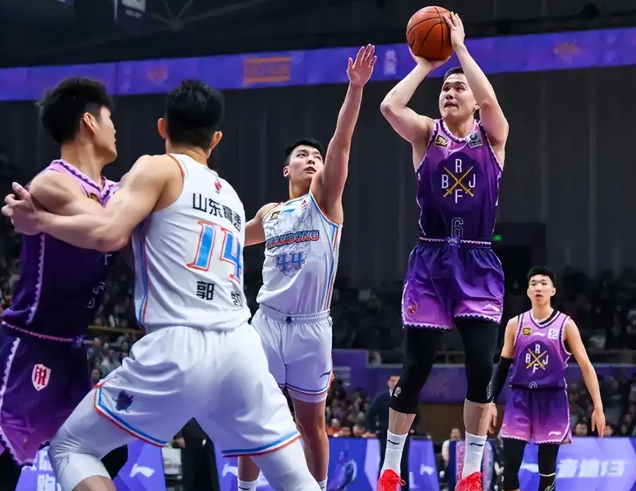 CBA常规赛37轮后积分榜：几家欢喜几家愁 CBA第37轮比赛落幕，各队在积分榜上何去何从？