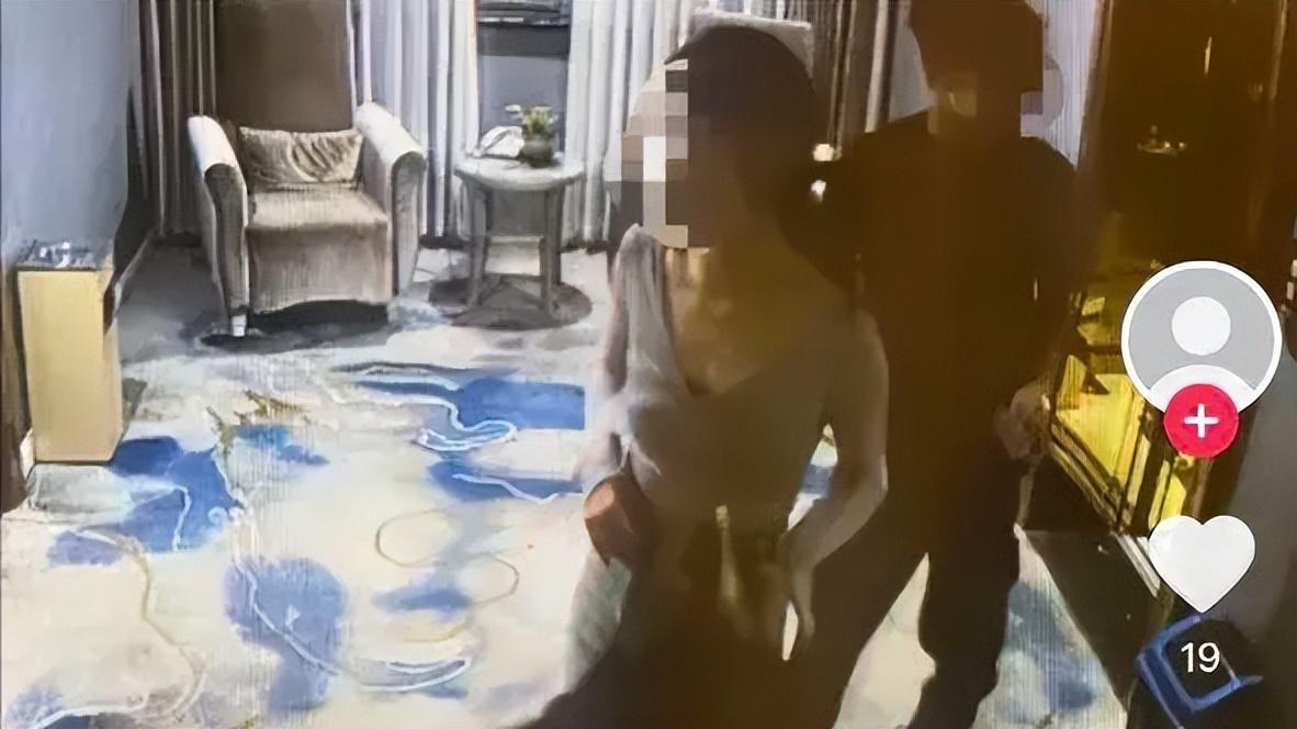 浪漫婚姻突遇冷暴力，女教师出轨背后真相几何？