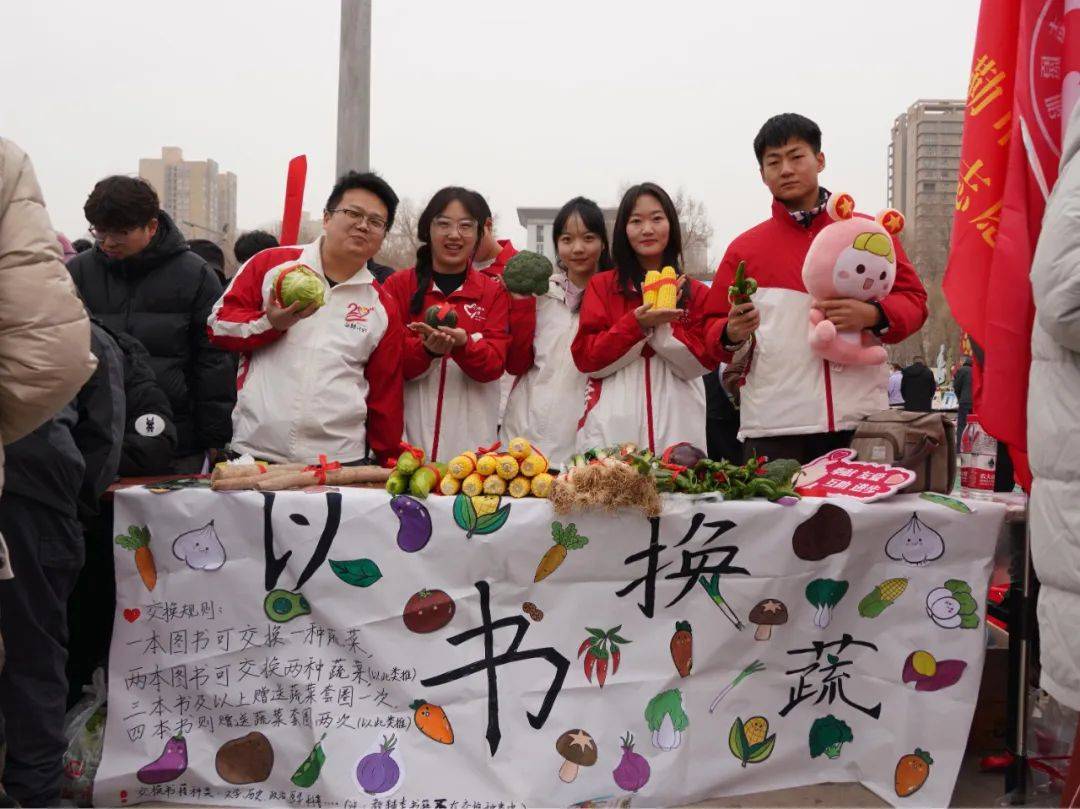 雷锋月，库尔勒多地区志愿者传递爱心与力量 三月雷锋月，库尔勒各地区志愿活动精彩纷呈