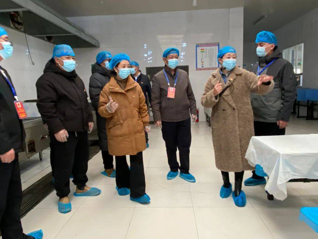 县人大代表视察校园食品安全，多举措保障师生饮食健康
