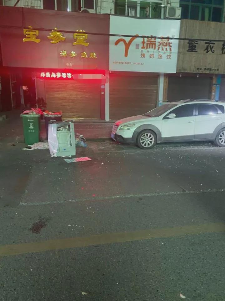 温州高空抛洗衣机，四川高空坠物致命，悲剧何时止？ 温州惊现“天降洗衣机”，高空抛物何时休？