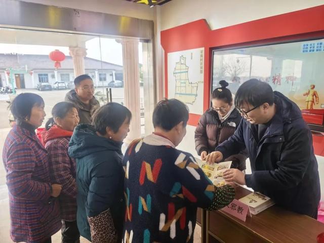 学雷锋纪念日：看四团镇如何践行雷锋精神 雷锋精神在四团镇的传承：多样学雷锋活动