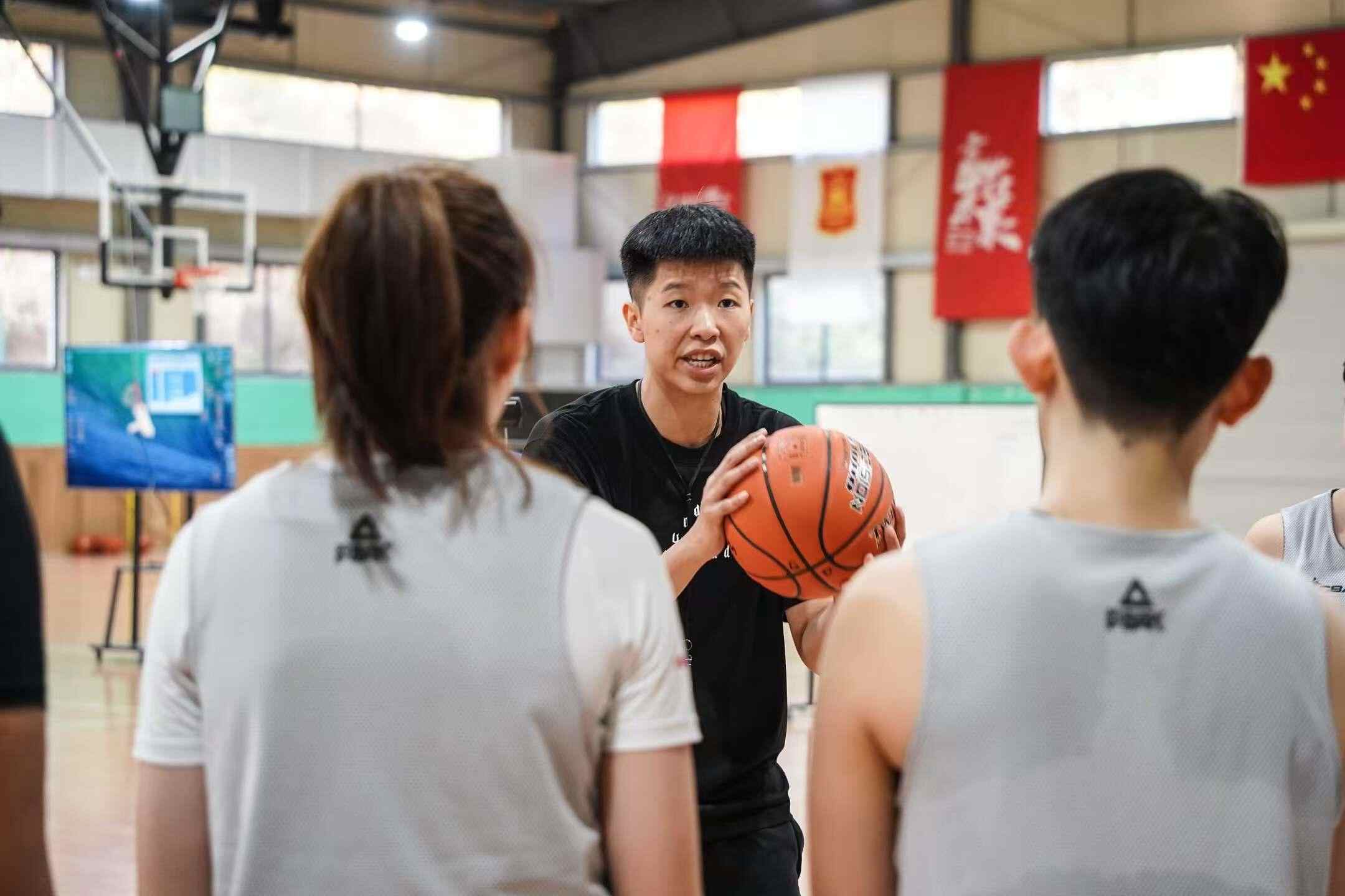 WCBA季后赛：广东女篮过关斩将，挺进四强 黄思静率广东女篮晋级，半决赛对阵内蒙古