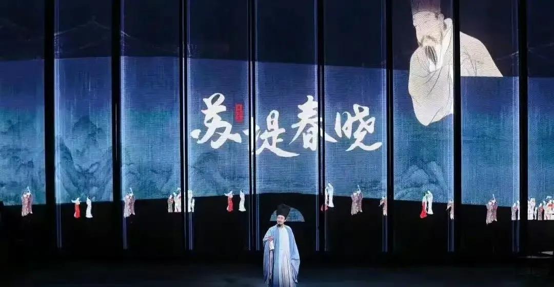 曹可凡深夜观剧，赞辛柏青演技