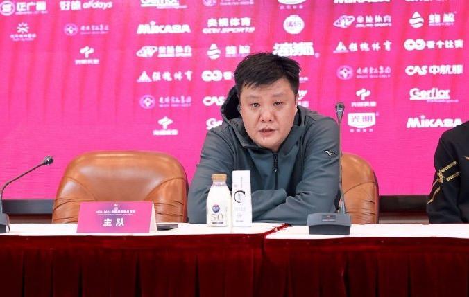 上海女排三连亚：王之腾总结赛季，剑指下季冠军，王之腾谈上海女排三连亚：决赛未放开是主因