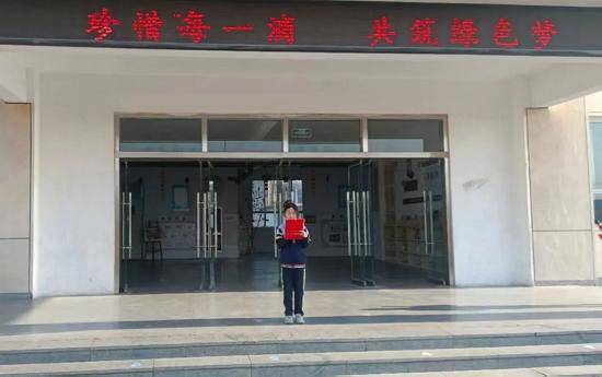 临沂新桥大官小学多举措开展节水主题活动，增强队员节水意识，“节约用水，你我同行”：临沂新桥大官小学活动进行时