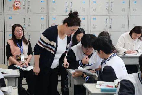 核心素养落地，市田家炳高级中学听评课活动开启教育新篇，市田家炳高级中学邀省教研员，探索素养教学新范式