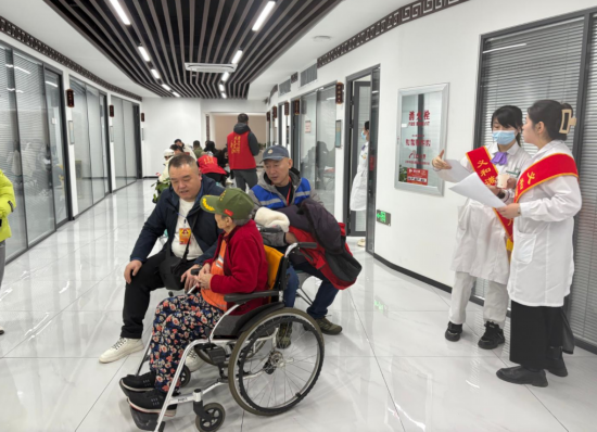吉林市义和谦中医院开展学雷锋义诊，关爱退役军人 学雷锋在行动：吉林市退役军人义诊活动暖心开展