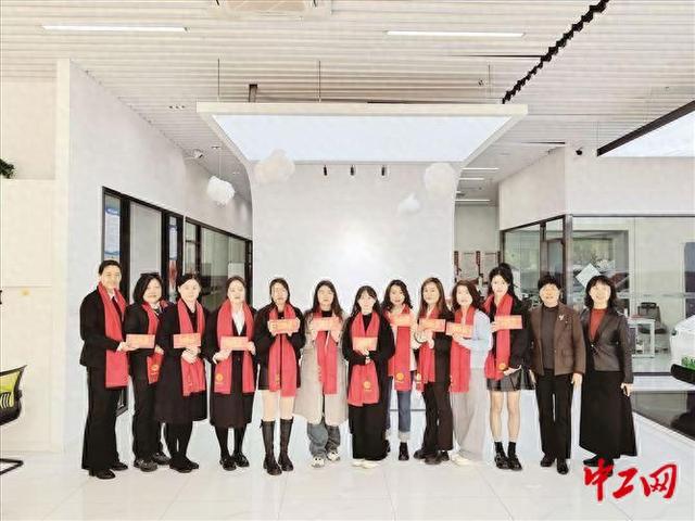 聚焦厦门湖里新就业形态女职工的精彩故事 厦门湖里区新就业形态女职工：岗位上的璀璨星光