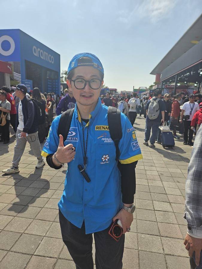 顶顶：身着旧队服，圆上赛场F1观赛梦