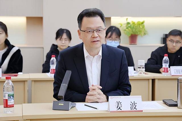 西安培华学院举办媒体座谈会，开启校媒合作新篇章，西安培华学院媒体座谈：讲好教育故事，推动高质量发展