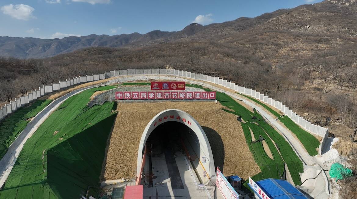 济枣铁路建设提速，开启鲁南发展新征程 数智与环保并行，济枣铁路建设正当时