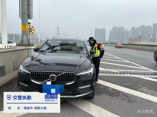 车主心脏不适路边停车，南昌交警紧急救助