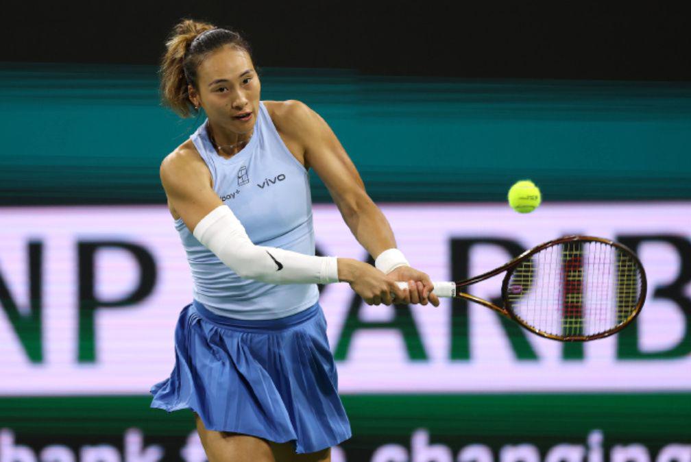 WTA1000：郑钦文连败，斯瓦泰克迈向卫冕之路 郑钦文不敌斯瓦泰克，连胜终结无缘四强