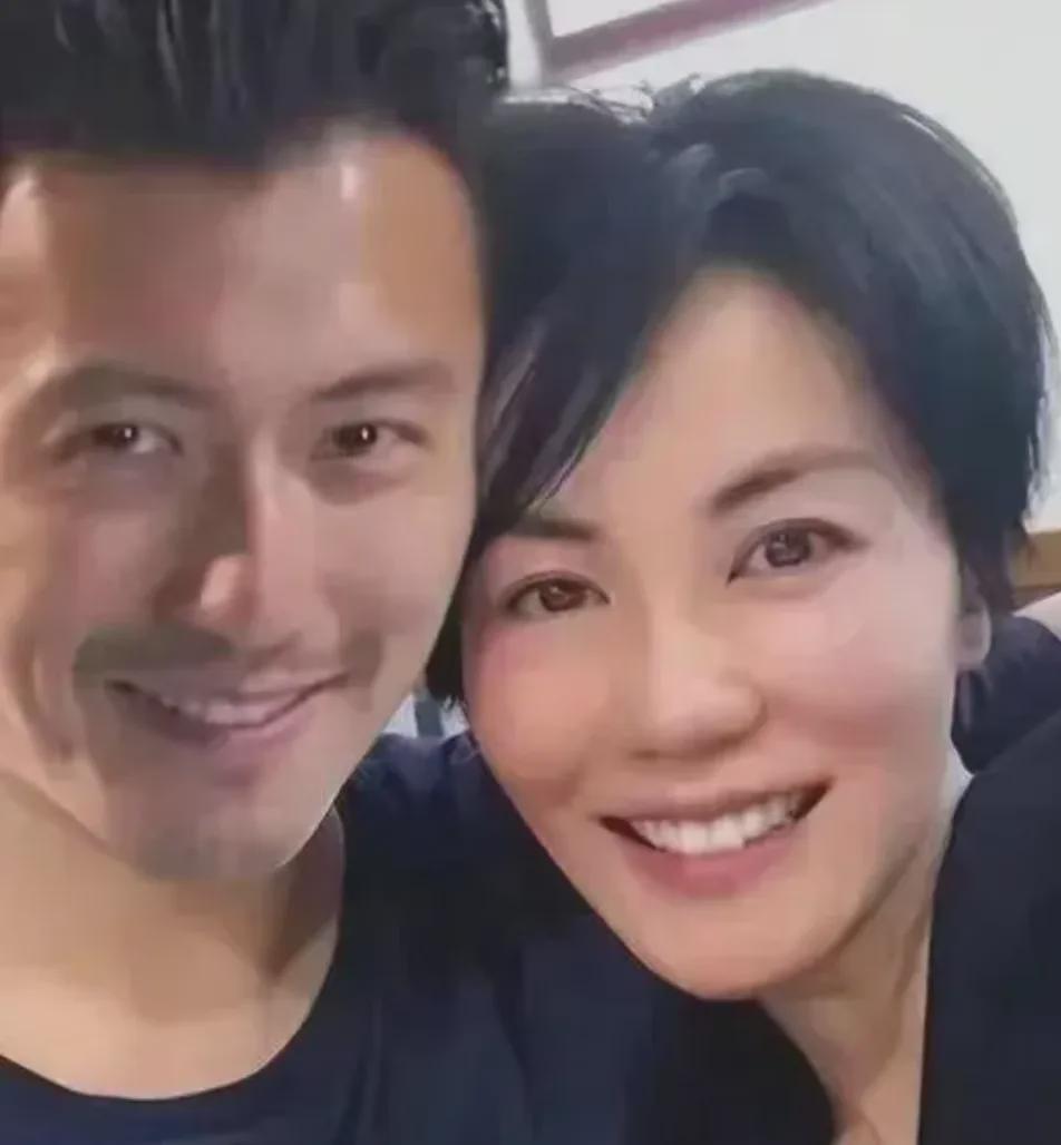 王菲谢霆锋：爱情历经风雨，如今甜蜜依旧