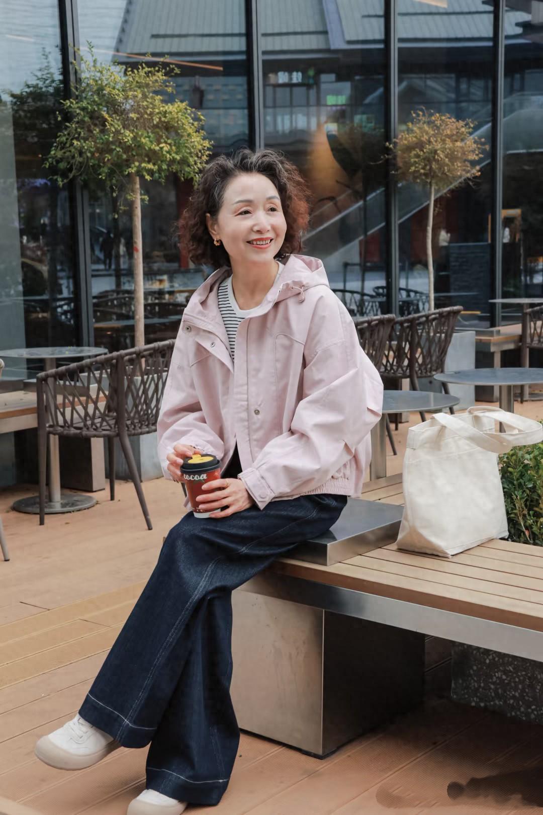 63岁妈妈携手女儿，用共享衣橱诠释时尚与亲情