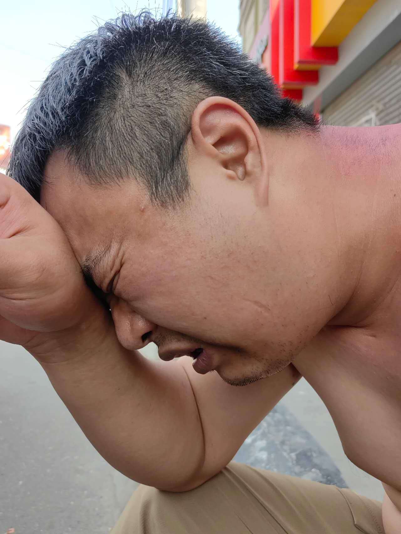 缅甸曼德勒救援：废墟中盼奇迹，记者中暑仍坚守，曼德勒救援：“黄金 72 小时” 后生命的坚守