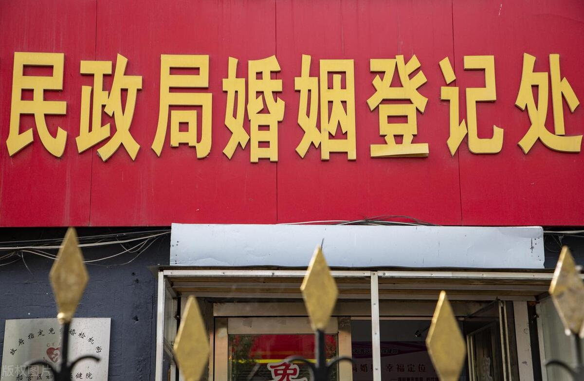 已婚男出轨生子，法院为何判无罪？背后真相惊人！，从恩爱夫妻到法庭对峙，马某的婚姻为何走到这一步？