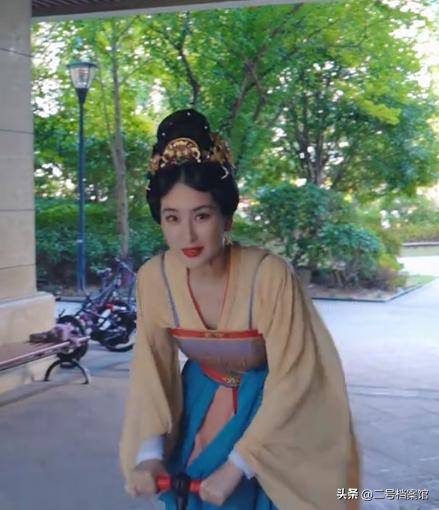 马苏：穿越绯闻迷雾，享受当下生活的魅力女星，马苏：舞台背后的坎坷与生活的洒脱