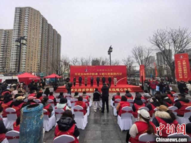 看太原杏花岭区：在拱极门用爱心弘扬雷锋精神，杏花岭区：拱极门的爱心活动，传承雷锋精神