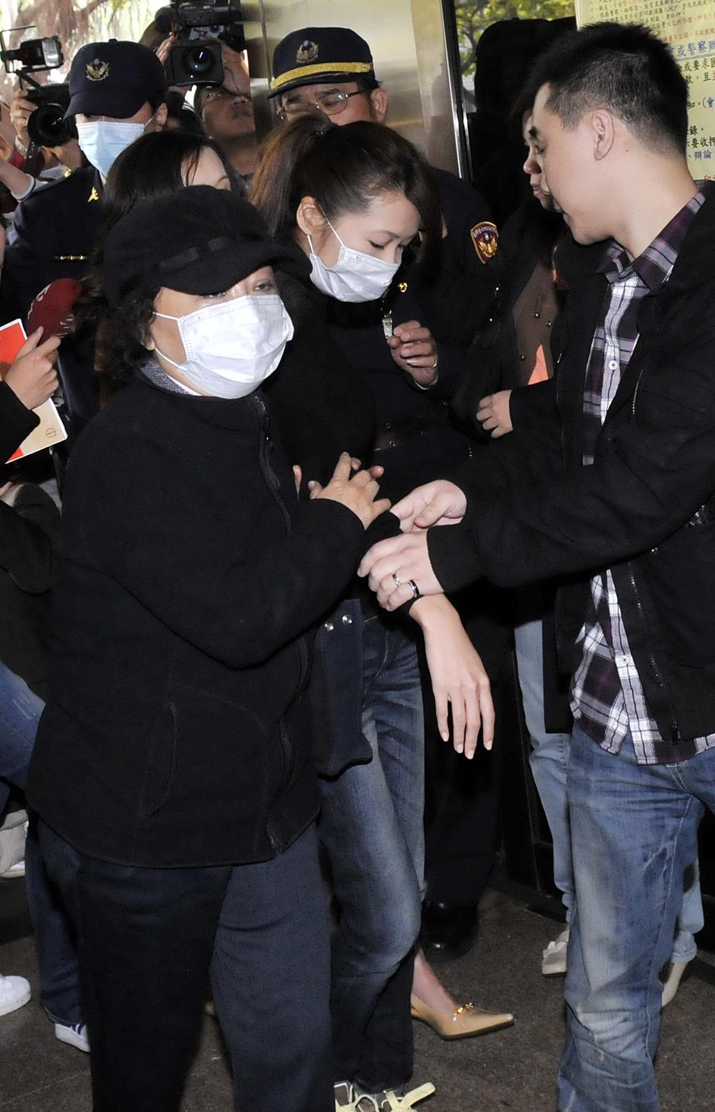 震惊！Makiyo对王大陆事件表态，自己也曾有过同类事件，从Makiyo看王大陆打司机事件：相似事件背后的不同命运