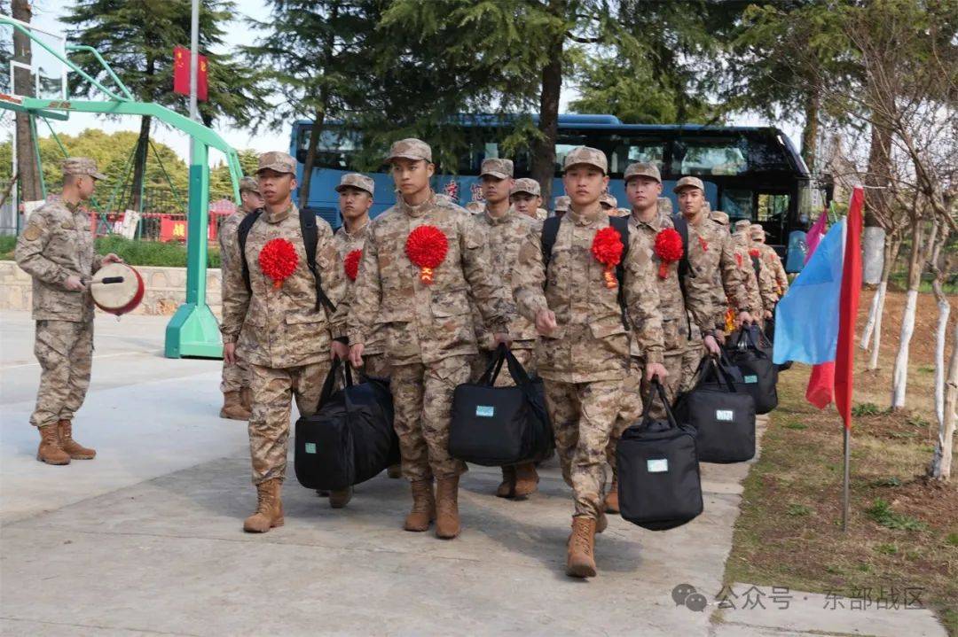 怀揣家国情怀，新兵踏入火热绿色方阵铸军魂