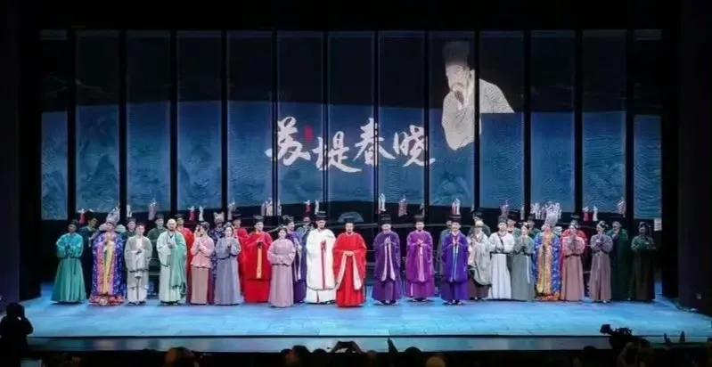 曹可凡深夜观剧，赞辛柏青演技