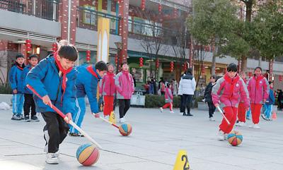 从课间到2小时体育活动：各地学校的积极探索 各地课间改革：让学生尽享运动欢乐
