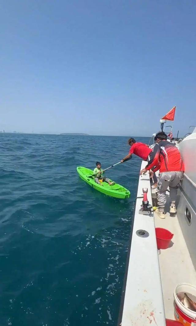 10岁娃出海钓鱿鱼漂三四十公里，奇迹获救！ 惊险！陵水男孩海上漂流至三亚，终遇救星！