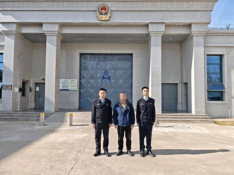 看似轻松“捷径”，早餐店主落入信息网络犯罪陷阱，警惕！早餐店主因“借卡”陷入信息网络犯罪泥潭