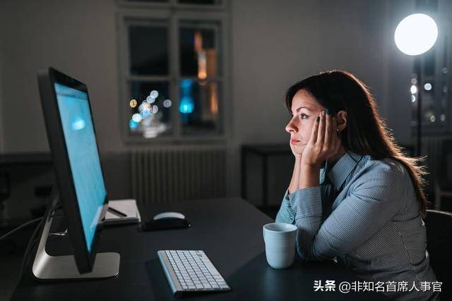 从无休到双休：一场意想不到的职场体验，40岁迎来双休却差点“过不去”，打工族的迷茫谁懂？