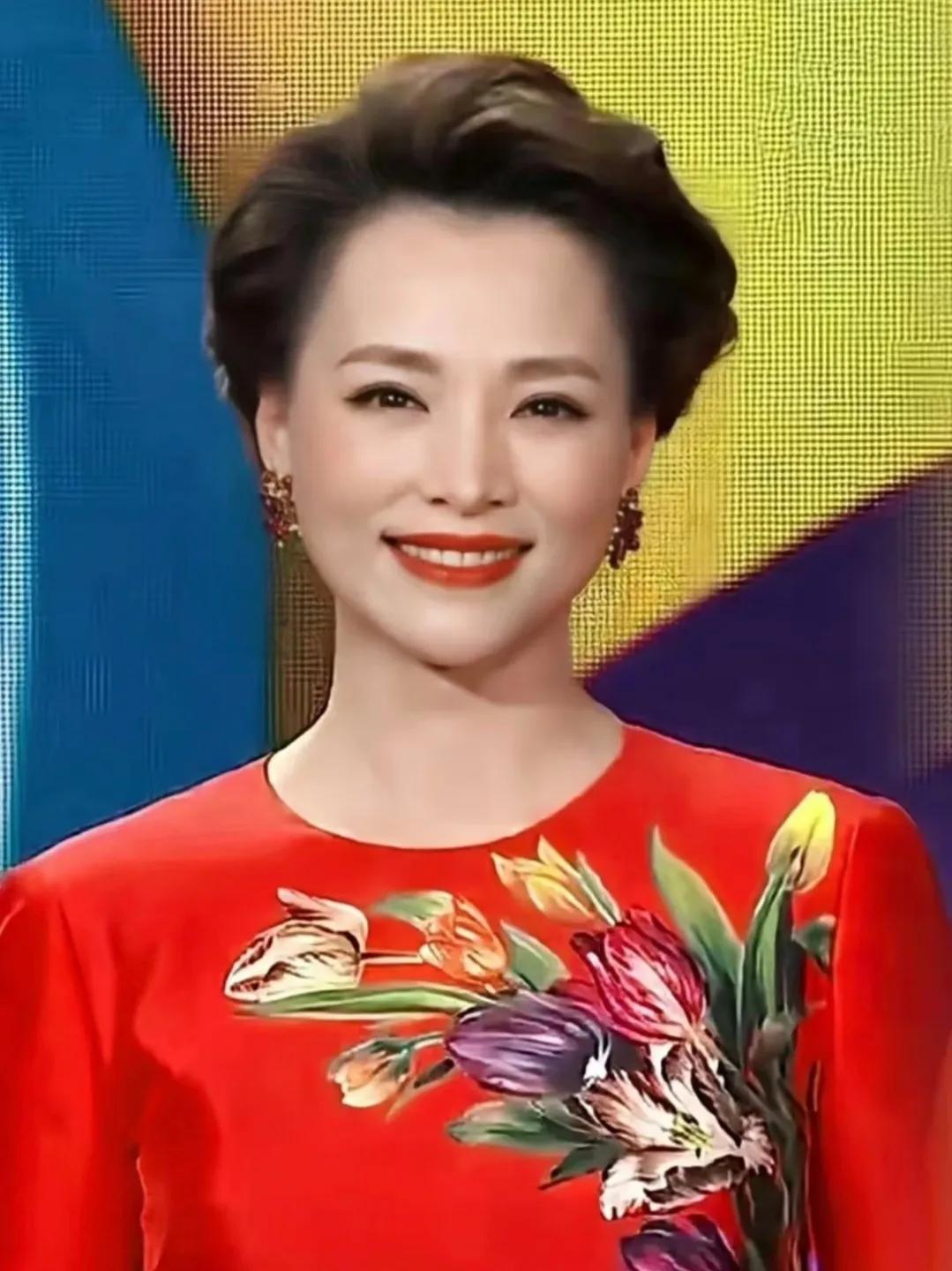 曹可凡深夜观剧，赞辛柏青演技