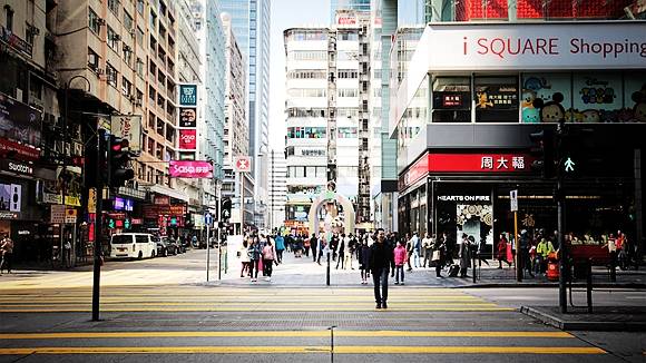 甘比售湾仔铺位成交价降近三成，近年持续调整地产布局 刘銮雄家族频换物业，甘比约1亿港元售湾仔餐厅铺