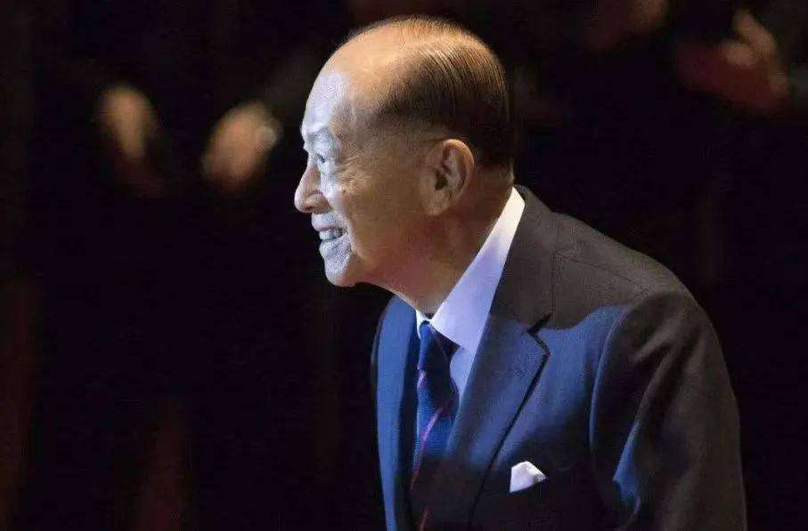 李嘉诚暂缓“卖港”，市场聚焦后续发展！