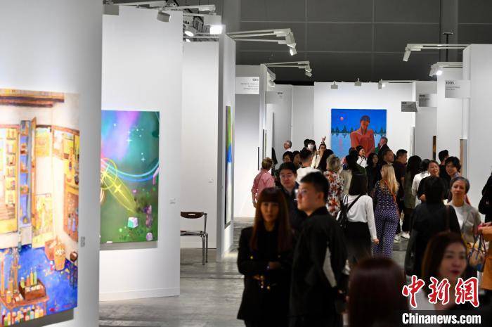 巴塞尔艺术展香港展公众开放首日：人气旺，销情佳！