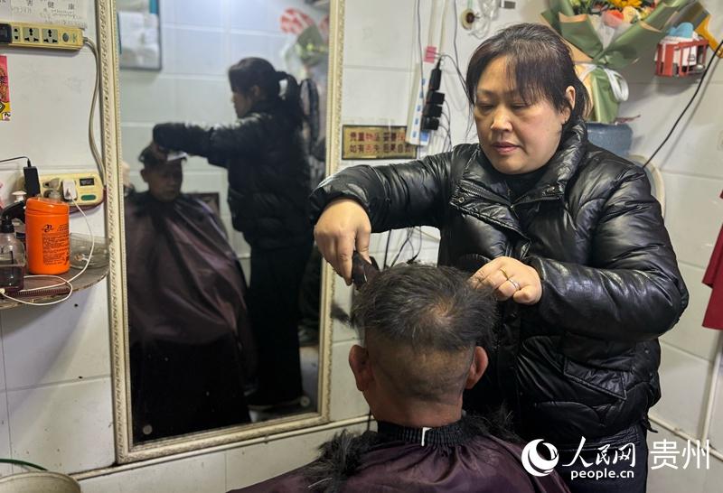 5元理发不涨价，杨翠云用真诚服务赢得顾客心
